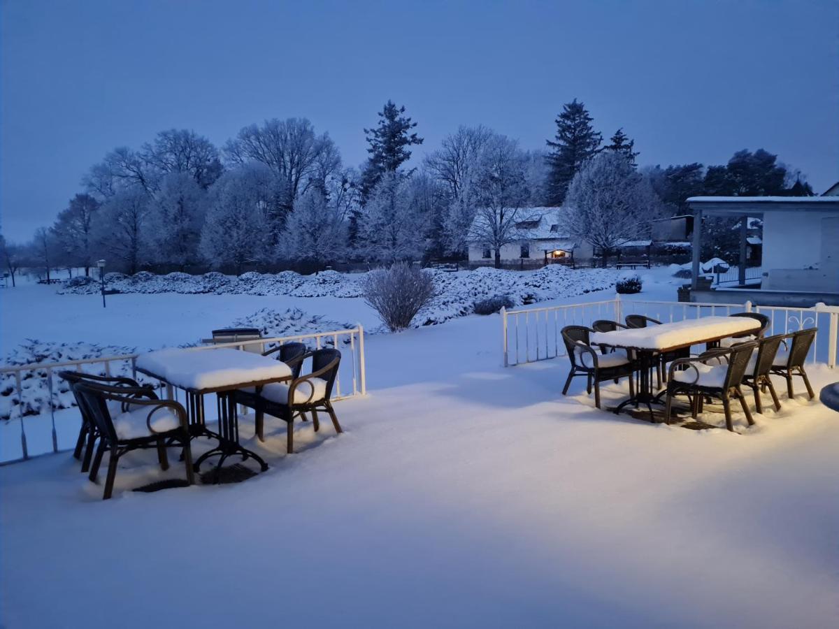 Hotel & Restaurant Haus Am See Locknitz Экстерьер фото